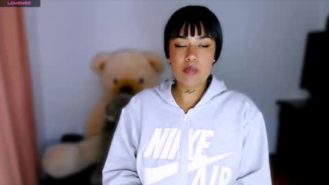 Stephanie online show from 11.28.25