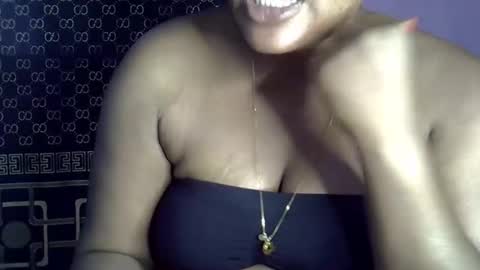 Snapshot of sweet_baby27 chatting on 10.24.25 sweet baby online show from 10.24.25