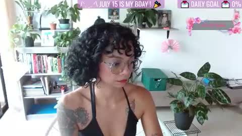 Snapshot of sweet_bluee chatting on 06.28.26 Tutti online show from 06.28.26