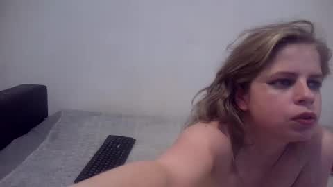 Snapshot of sweet_bluegirl chatting on 01.04.25 Sweet bluegirl online show from 01.04.25