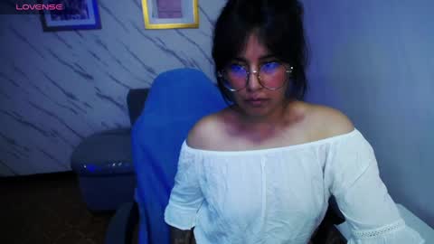 Snapshot of sweet_cam_v chatting on 05.27.26 Hi Stream 1430 to 2100pm online show from 05.27.26