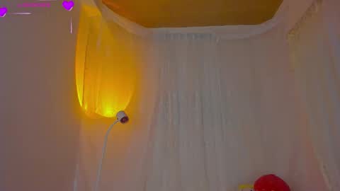 Snapshot of sweet_carine chatting on 09.26.25 camil online show from 09.26.25