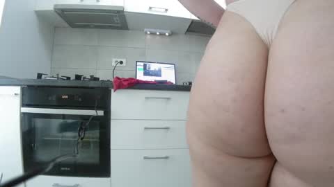 Snapshot of sweet_ella chatting on 01.09.25 online show from 01.09.25