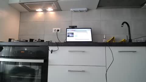 Snapshot of sweet_ella chatting on 01.20.25 online show from 01.20.25