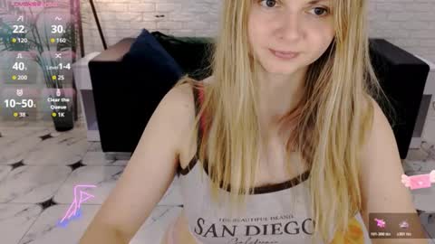 Snapshot of sweet_emily4u chatting on 10.18.25 Emily online show from 10.18.25