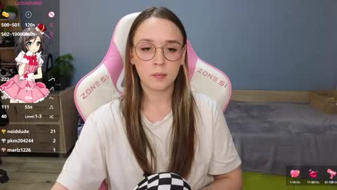 Snapshot of sweet_frosty chatting on 12.18.24 Alice online show from 12.18.24