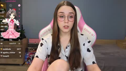 Snapshot of sweet_frosty chatting on 01.06.25 Alice online show from 01.06.25