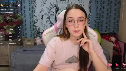 Snapshot of sweet_frosty chatting on 01.28.25 Alice online show from 01.28.25