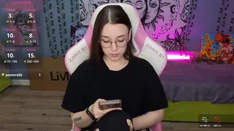 Snapshot of sweet_frosty chatting on 09.21.25 Alice online show from 09.21.25