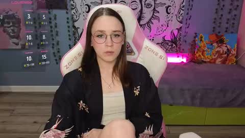 Snapshot of sweet_frosty chatting on 09.26.25 Alice online show from 09.26.25