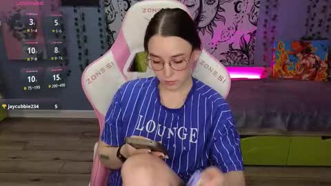 Snapshot of sweet_frosty chatting on 10.03.25 Alice online show from 10.03.25