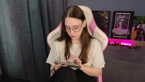 Snapshot of sweet_frosty chatting on 05.29.26 Alice online show from 05.29.26