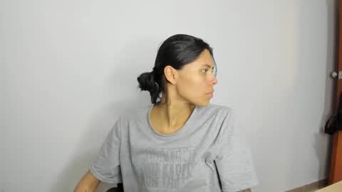 Snapshot of sweet_hann chatting on 02.15.25 Hanna online show from 02.15.25