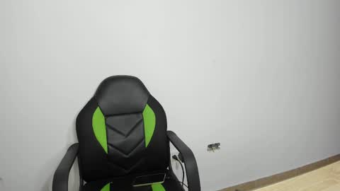 Snapshot of sweet_hann chatting on 02.15.25 Hanna online show from 02.15.25