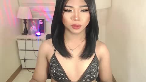 Snapshot of sweet_hoelly chatting on 02.13.25 Slutty Shannel online show from 02.13.25