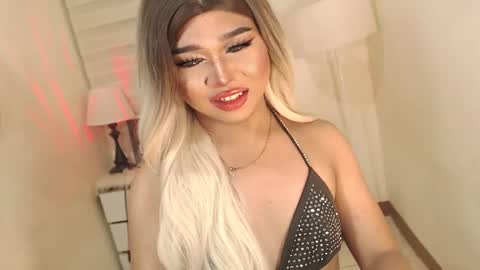 Snapshot of sweet_hoelly chatting on 02.17.25 Slutty Shannel online show from 02.17.25