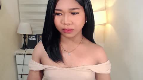 Snapshot of sweet_hoelly chatting on 02.25.25 Slutty Shannel online show from 02.25.25