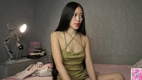 Snapshot of sweet_is_kim2 chatting on 06.25.26 Kim online show from 06.25.26