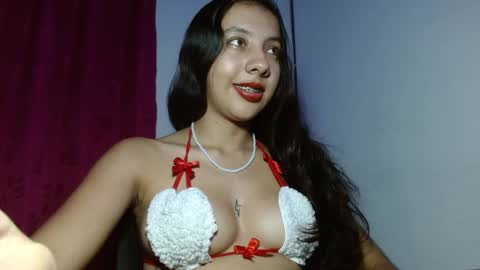 Snapshot of sweet_isaa chatting on 12.18.24 Hello welcome to my room - follow me please online show from 12.18.24