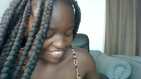 Snapshot of sweet_jenica chatting on 01.02.25 ESTHER NEEMA online show from 01.02.25