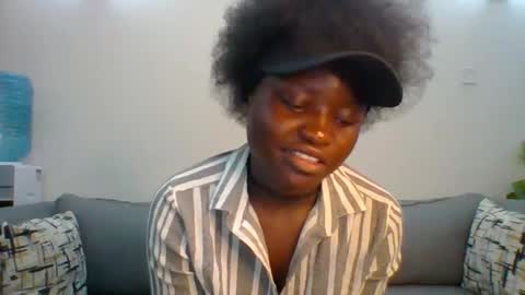 Snapshot of sweet_jenica chatting on 01.27.25 ESTHER NEEMA online show from 01.27.25