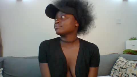 Snapshot of sweet_jenica chatting on 02.25.25 ESTHER NEEMA online show from 02.25.25