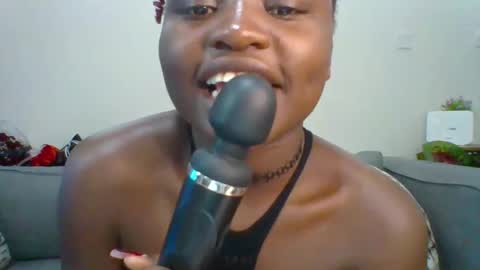 Snapshot of sweet_jenica chatting on 03.06.25 ESTHER NEEMA online show from 03.06.25