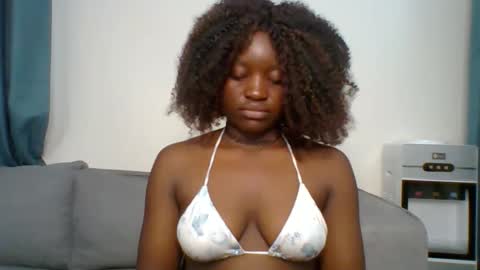 Snapshot of sweet_jenica chatting on 10.08.25 ESTHER NEEMA online show from 10.08.25