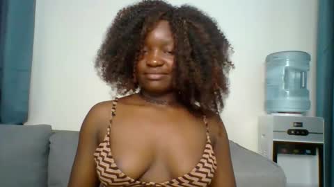 Snapshot of sweet_jenica chatting on 10.09.25 ESTHER NEEMA online show from 10.09.25