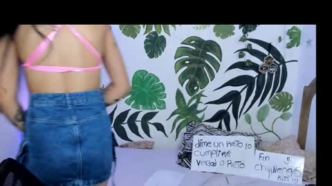 Snapshot of sweet_joint_girl chatting on 10.12.25 Dahnna online show from 10.12.25