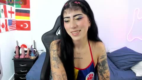 Snapshot of sweet_joint_girl chatting on 07.04.26 Dahnna online show from 07.04.26