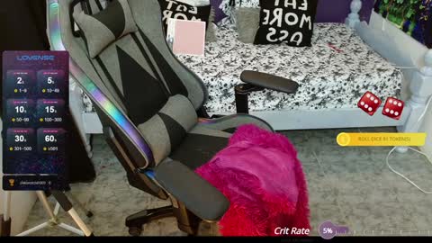 Snapshot of sweet_kitty66 chatting on 12.04.24 elizabeth grey online show from 12.04.24