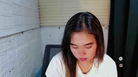 Snapshot of sweet_laika chatting on 01.18.25 LAIKA online show from 01.18.25