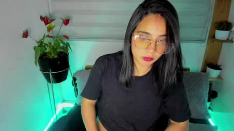 Snapshot of sweet_lina1 chatting on 05.18.26 Lina online show from 05.18.26