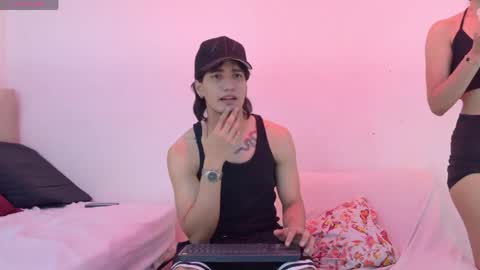 Snapshot of sweet_litle_ chatting on 05.04.26 Mia online show from 05.04.26