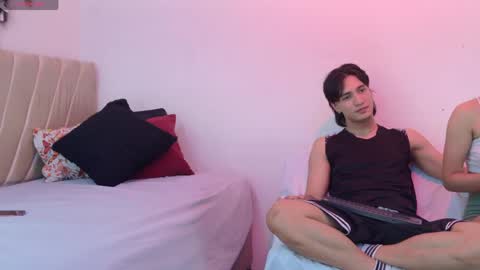 Snapshot of sweet_litle_ chatting on 05.11.26 Mia online show from 05.11.26
