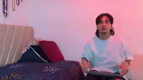 Snapshot of sweet_litle_ chatting on 05.22.26 Mia online show from 05.22.26