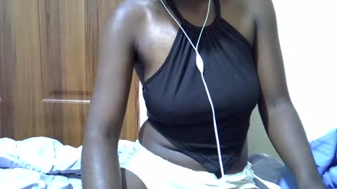 Snapshot of sweet_lma chatting on 06.16.26 sweet_lma online show from 06.16.26