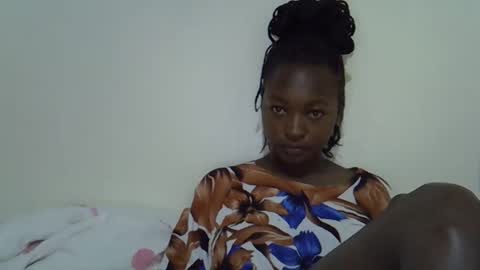 sweet_lunaz online show from 10.18.25