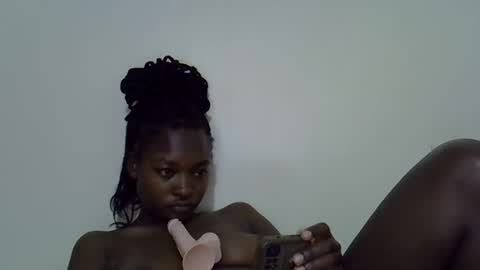 sweet_lunaz online show from 10.18.25