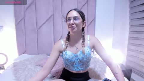 Snapshot of sweet_meelody chatting on 10.10.25 Melody online show from 10.10.25