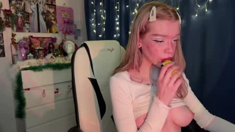 Melissa. Join me on Fansly link in social medias online show from 12.31.24