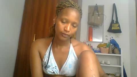 Snapshot of sweet_melod chatting on 05.02.26 Linda online show from 05.02.26