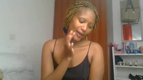 Snapshot of sweet_melod chatting on 05.05.26 Linda online show from 05.05.26