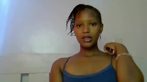 Snapshot of sweet_melod chatting on 05.27.26 Linda online show from 05.27.26