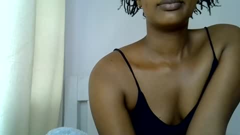 Snapshot of sweet_melod chatting on 06.25.26 Linda online show from 06.25.26