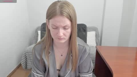 Snapshot of sweet_melody_of_ur_heart chatting on 04.21.26 Mila online show from 04.21.26