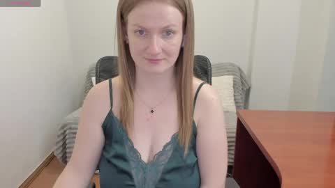 Snapshot of sweet_melody_of_ur_heart chatting on 04.25.26 Mila online show from 04.25.26