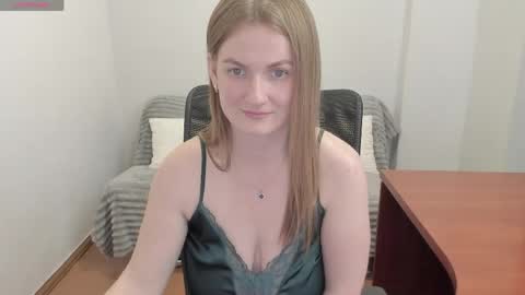 Snapshot of sweet_melody_of_ur_heart chatting on 04.28.26 Mila online show from 04.28.26