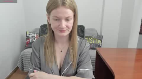Snapshot of sweet_melody_of_ur_heart chatting on 05.23.26 Mila online show from 05.23.26